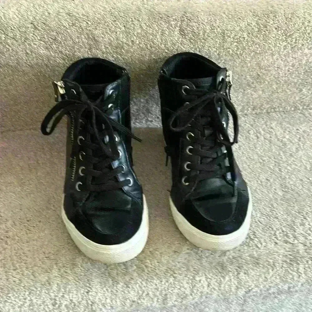 Aldo zipper with faux lace up leather wedge platform sneaker. Size 6.5 heel 2.5” - Picture 3 of 4